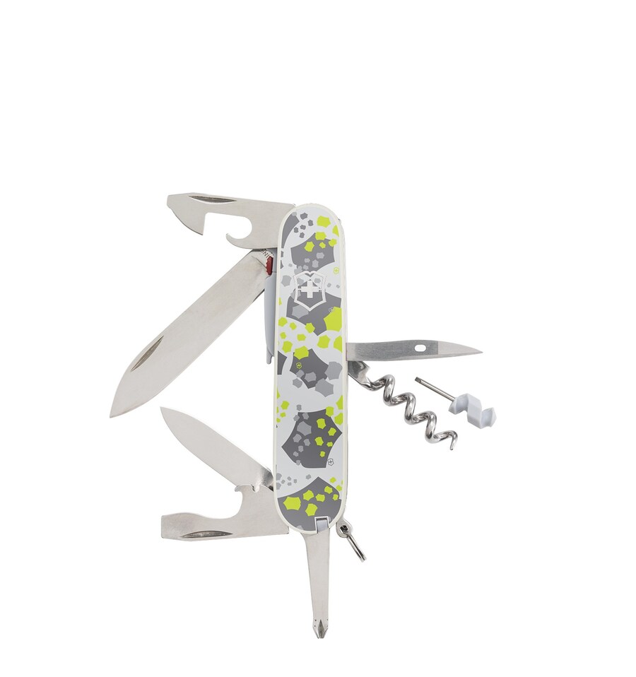 KNIFE-RE-SHOT_0001_edit_Cutout_NoLight 4