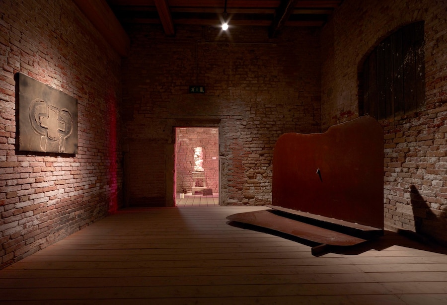 23_3.-anthony-caro-and-tpies 4