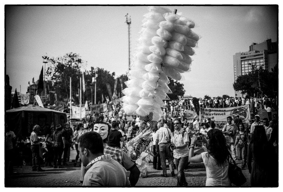 130604_riots_istanbul_1000_final 1