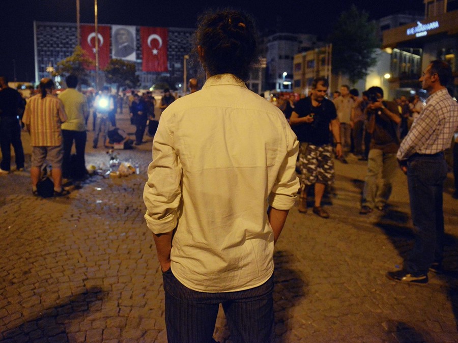 turkey-standing-man-protests-istanbul