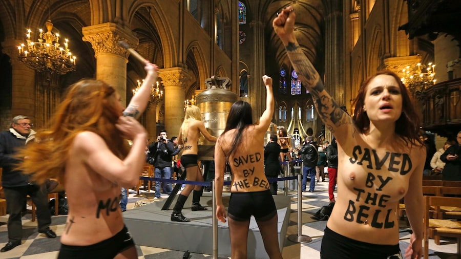 Femen protest Notre Dame 2
