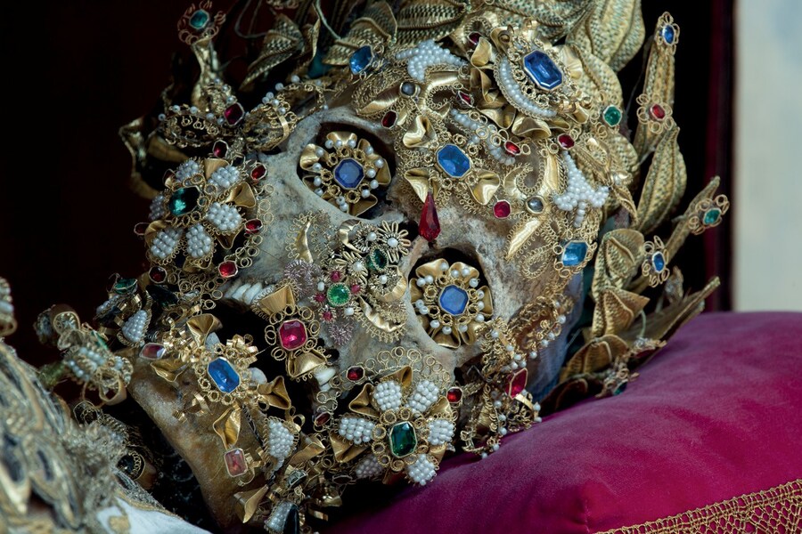 p.48-9 St Benedictus &#169; Paul Koudounaris