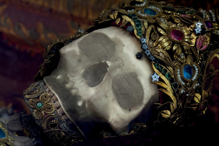 p.70-1 skull of St Getreu in Ursberg &#169; Paul Koudou 8