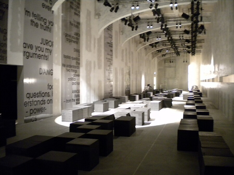 Prada MenSS10_showspace_wallpaper 15 giu 002 16