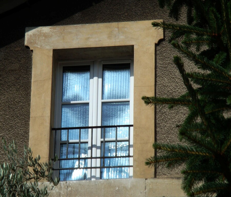 A tech-free fortress home 6