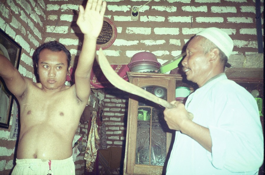 The Madura dukun perform a ritual