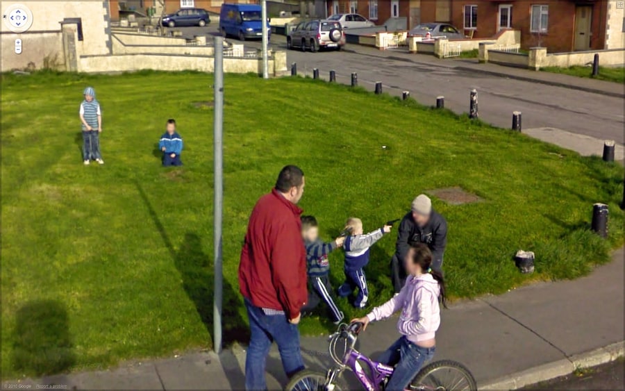 Google-Maps-children-playing-guns 4