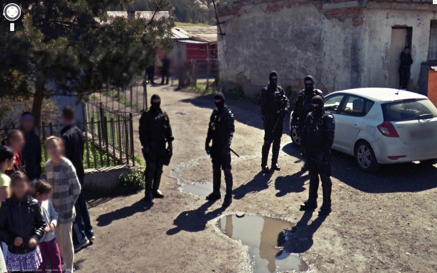 Google-Maps-masked-gunmen 9