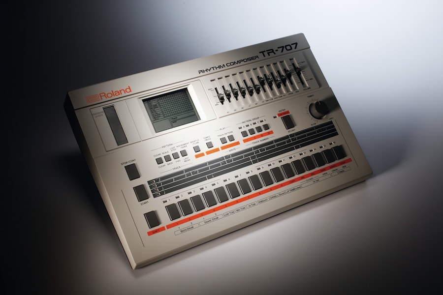 Roland TR707 7