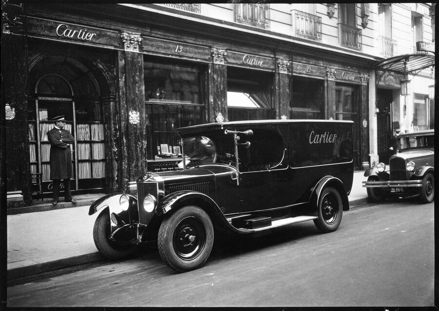Cartier delivery vehicle 4