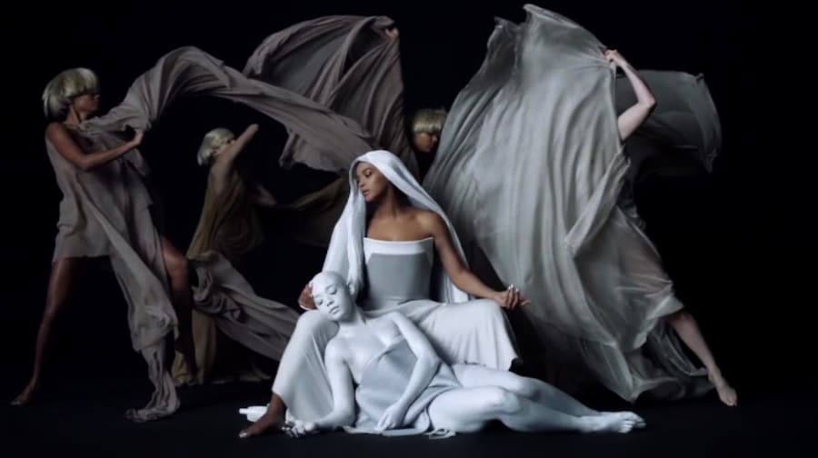 Beyonce&#39;s Surprise New Album 11