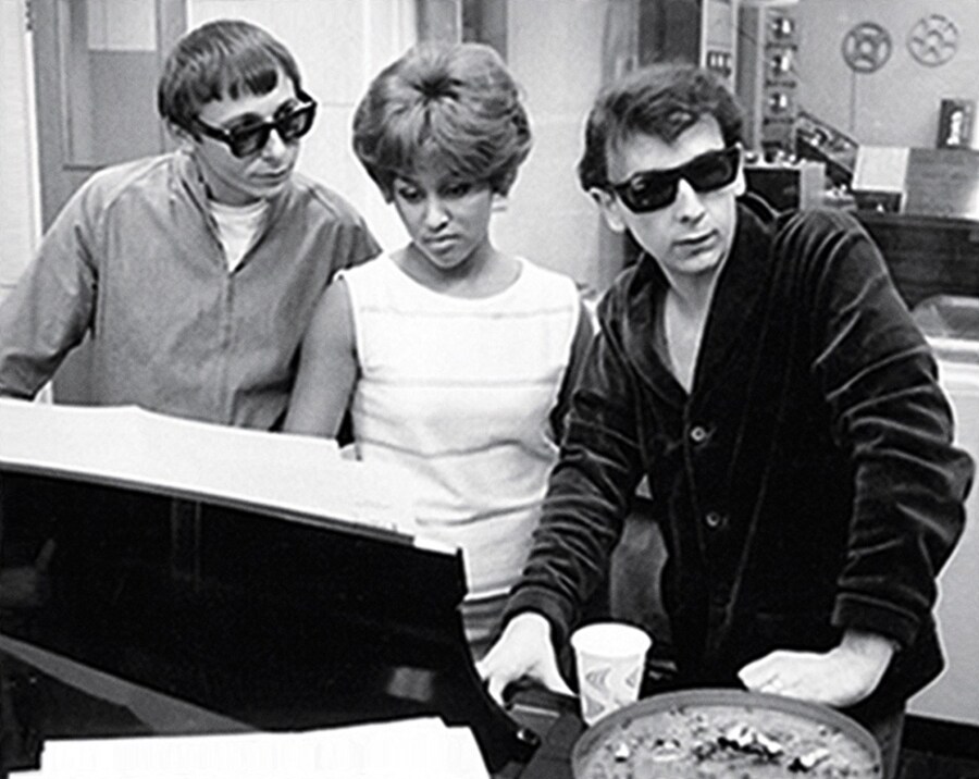 Darlene Love recording with Phil Spector and 4
