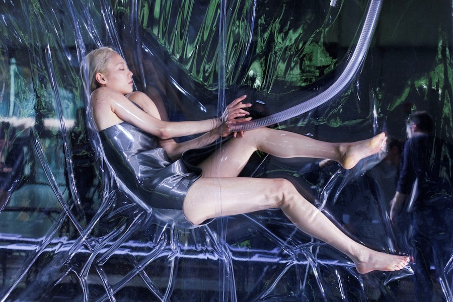 iris_van_herpen_installation_aw14_by_louise_damgaa 9