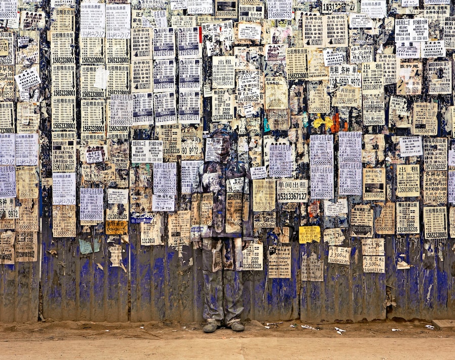 Liu - Bolin - Hiding in the City - Info Wall 0
