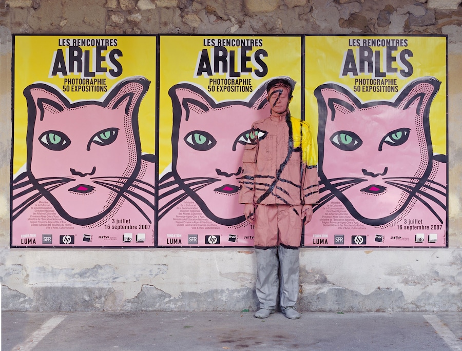 Liu Bolin - Hiding in the City No.57 - Arles 12