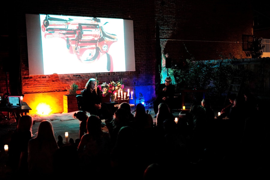 PernaAudienceGunslide 2