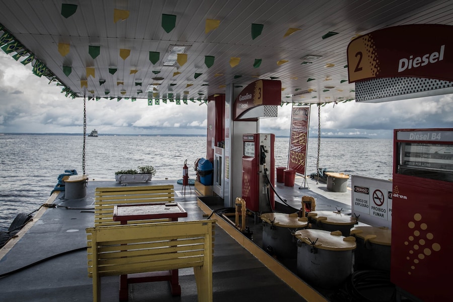 pedro bayeux gas station in the midle of nowhere 6