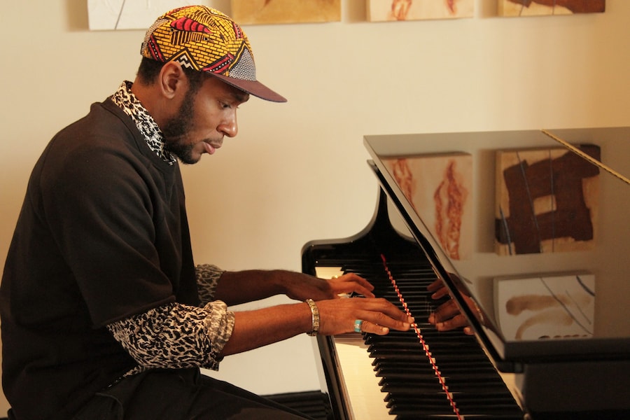 Mos Def at the piano 1