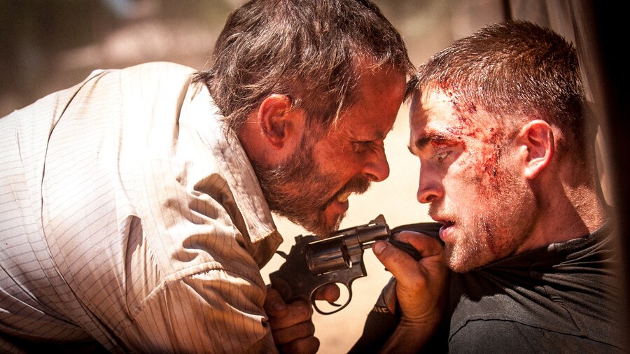 Guy-Pearce-and-Robert-Pattinson-in-The-Rover