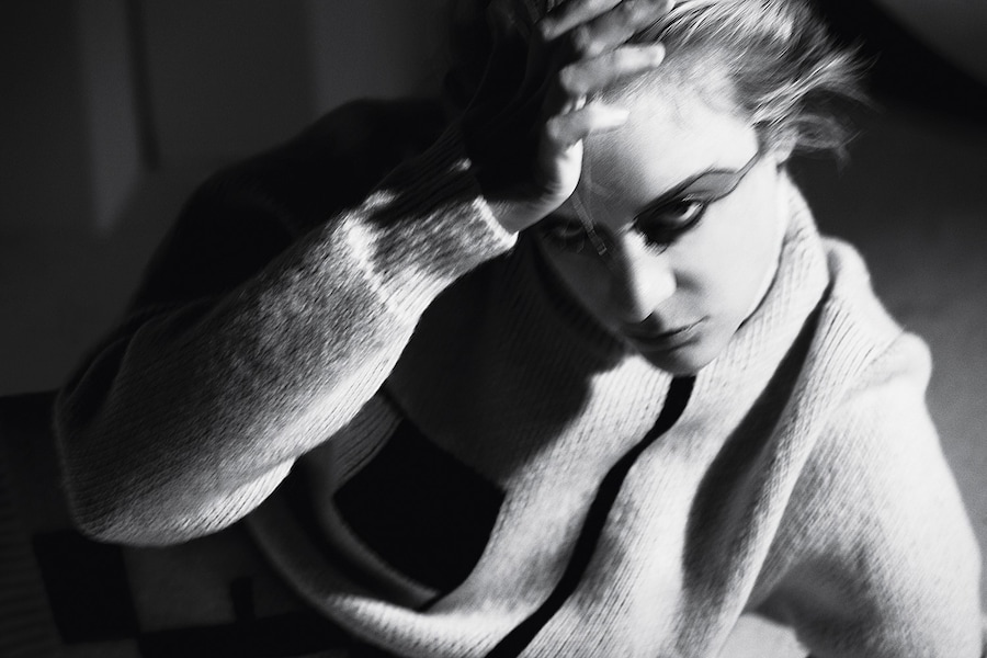 Falling for Chlo&#235; editorial, Dazed 11