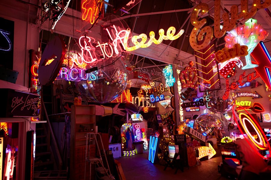 Gods Own Junkyard 12