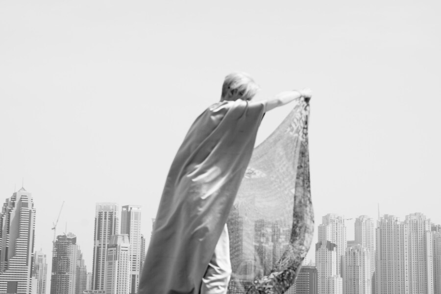 Tilda Swinton in Dubai by Amanda Harlech (5) 7