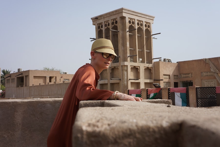 Tilda Swinton in Dubai by Amanda Harlech (6) 5