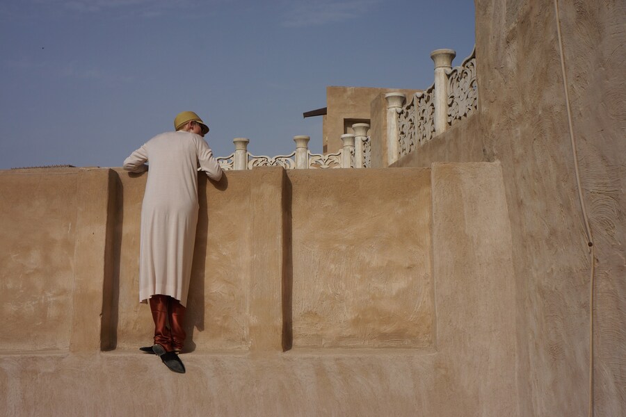 Tilda Swinton in Dubai by Amanda Harlech (10) 13