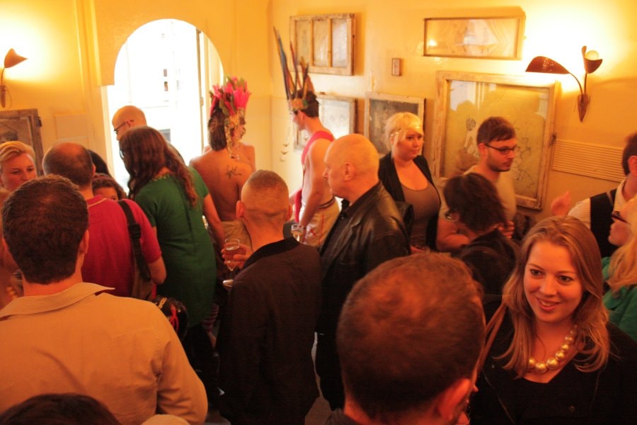 Models&#39; headwear designed by Tomi www.tomi-hair.co 2