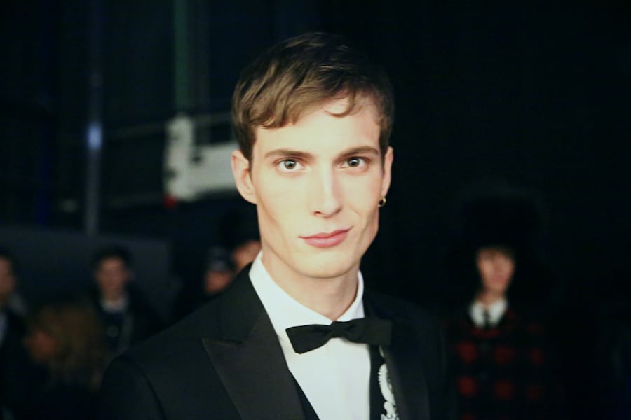 Backstage Dsquared2 menswear hat aw15 suit milan 18