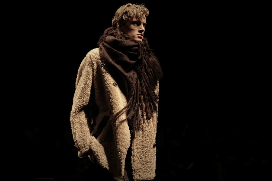 Salvatore Ferragamo AW15 Wool Beige Scarf Brown Runway 18