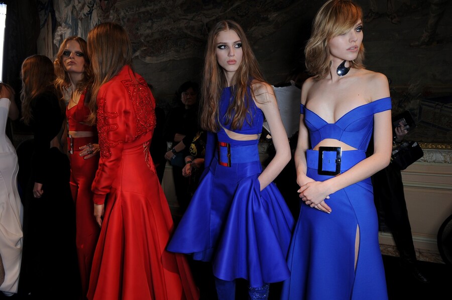 At&#233;lier Versace Haute Couture AW15 Bright Blue Red Buckles 8
