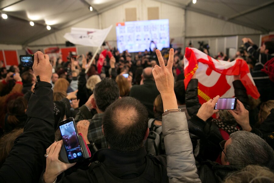 Greece celebrates after Syriza win elections 1