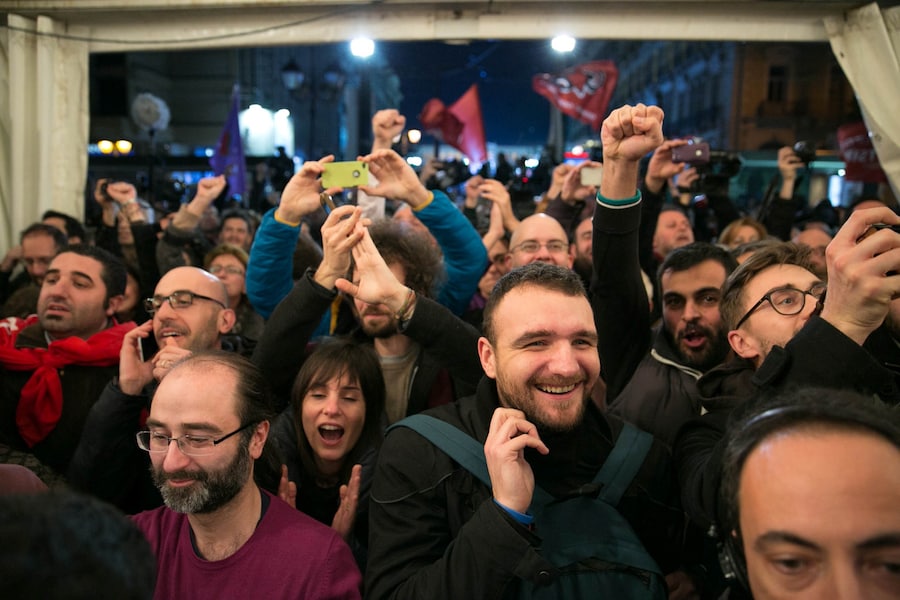 Greece celebrates after Syriza win elections 3