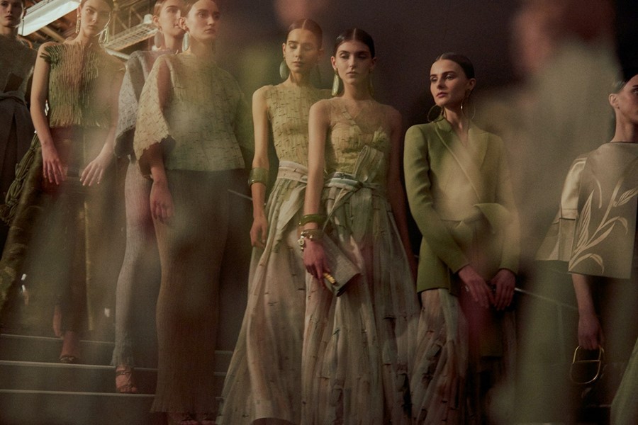 Armani Priv&#233; Haute Couture SS15 Line Up Flowing Skirts