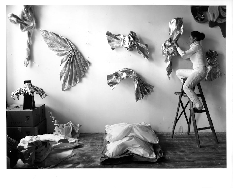 Photograph of Lynda Benglis, feminist artist 6