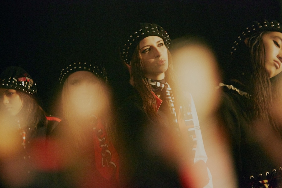 Marc by Marc Jacobs AW15, womenswear, Neck Scarves, Berets 11