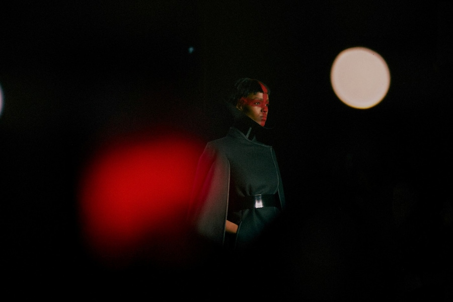 Gareth Pugh AW15, Britannia, Saint George&#39;s Cross, Cape 18
