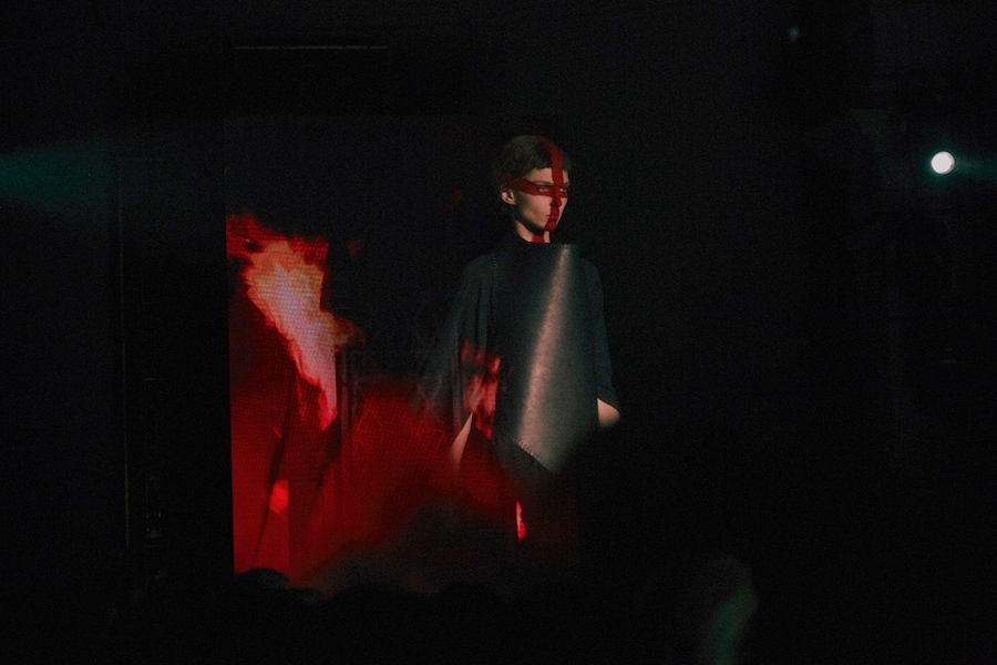 Gareth Pugh AW15, Britannia, Saint George&#39;s Cross, Leather 17