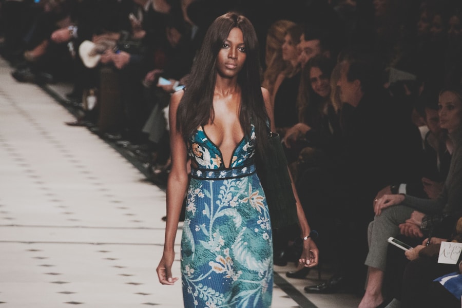 Burberry Prorsum AW15 Womenswear runway Dazed 70s dress 22