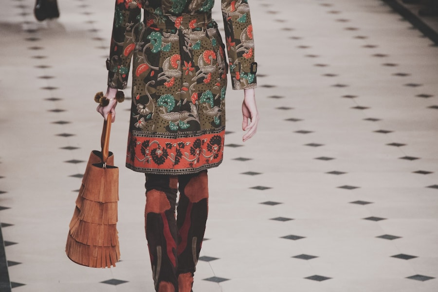 Burberry Prorsum AW15 Womenswear runway Dazed bags coat 26