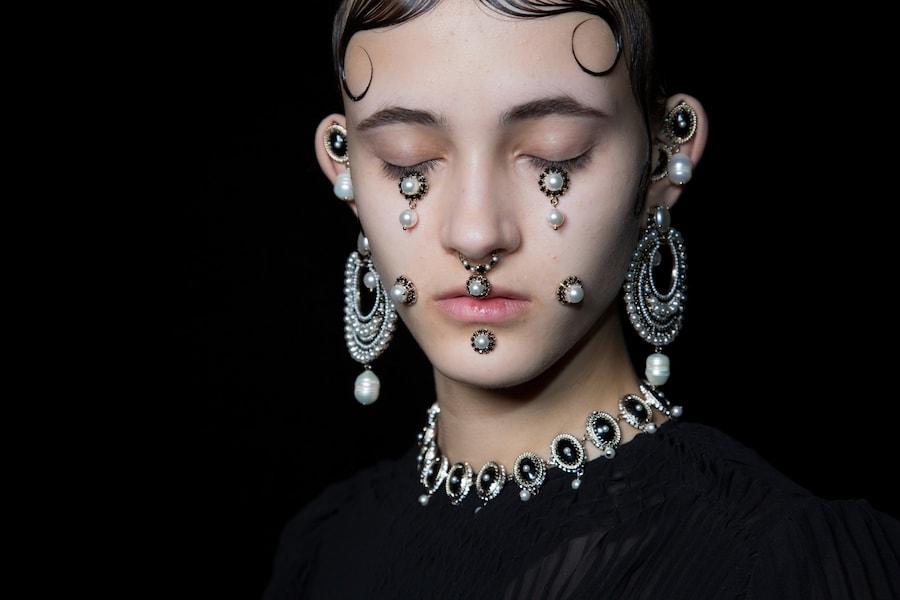 Givenchy AW15, Dazed, Womenswear, Pearl Jewellery, Oval 12