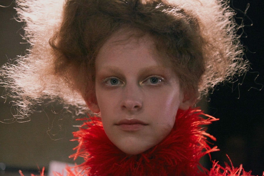 Alexander McQueen AW15 Dazed womenswear Red Feather Ruff 8