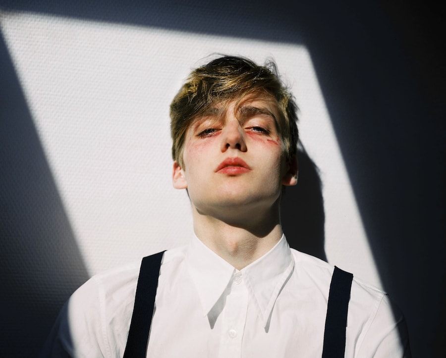 issue 2 - HYSTERIA - a solo shot from SPRING AIN&#39;T 7