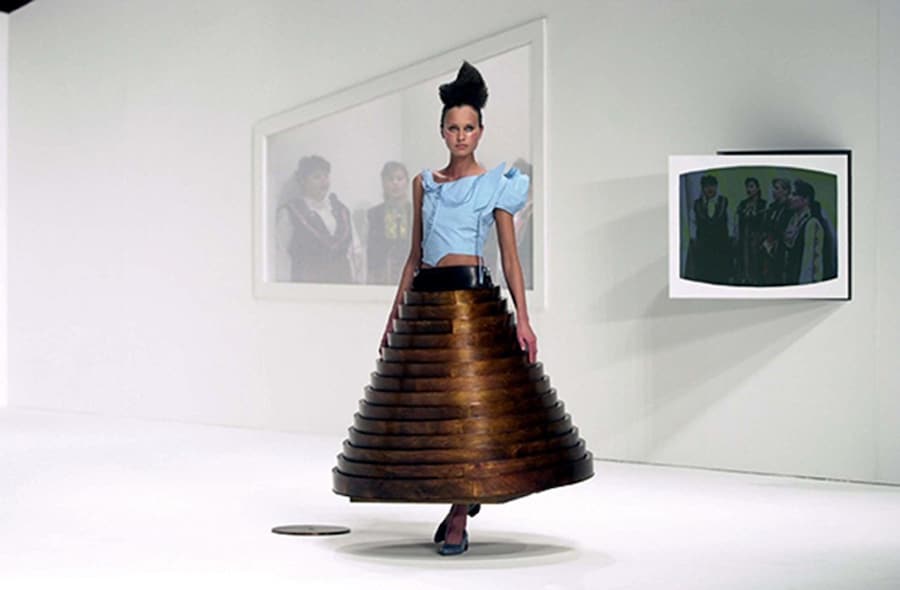 Sci fi fashion moments Hussein Chalayan, Afterwords, AW00 3