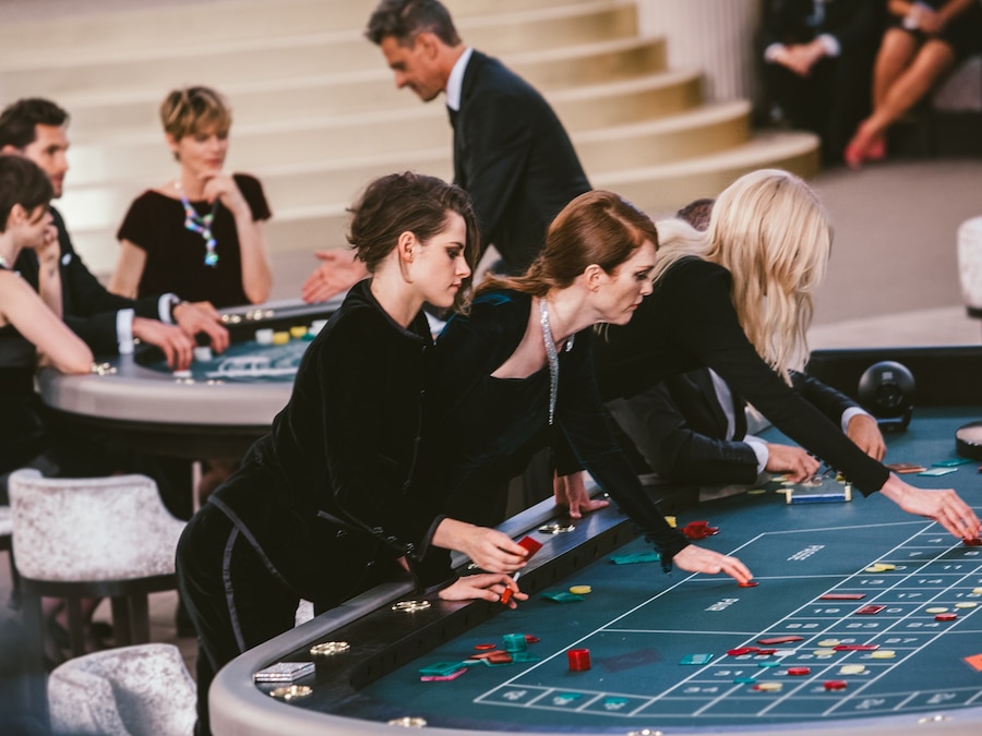 Chanel Couture AW15 casino 9