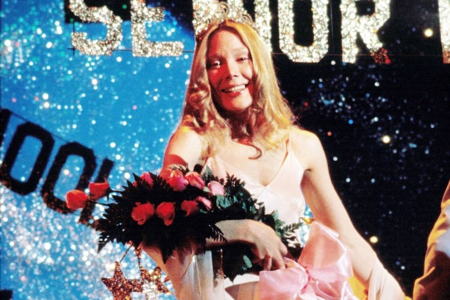 Carrie (1976) cult style with Sissy Spacek 7