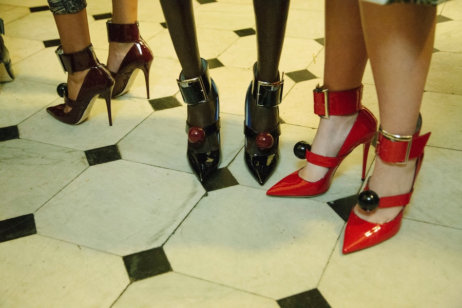 Giles Deacon SS16 Backstage 23
