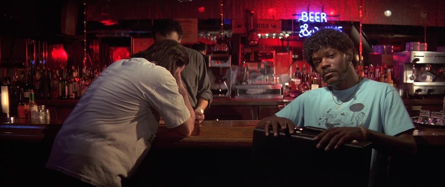 Samuel L Jackson in the diner, blue T-shirt, Pulp Fiction 1