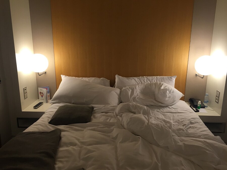 Nadia Bedzhanova’s Hotel Love 21